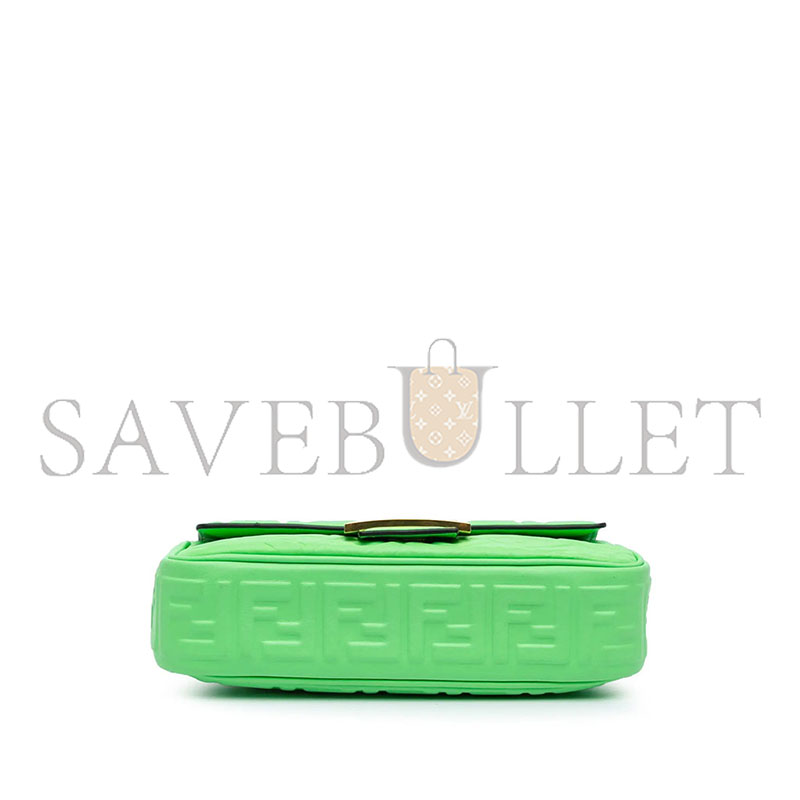 F**di zucca embossed leather chain midi baguette (23*13*6cm)